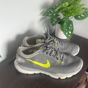 Nice Womens Nike sneakers, gently used